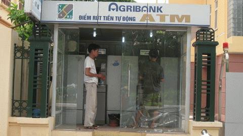 ATM nhả thiếu tiền, chi tiêu cả tháng long đong