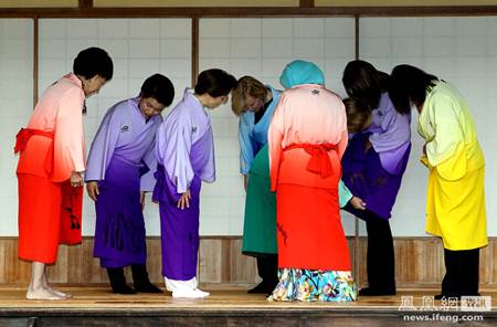 Ngắm phu nhân lãnh đạo APEC xúng xính diện kimono