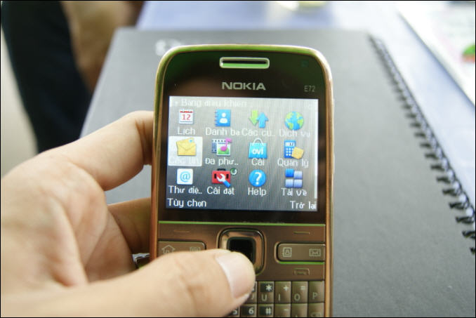 Sắm điện thoại Nokia E72 dễ 'mắc nạn'