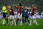 Hạ gục Inter, Milan vững ngôi đầu bảng