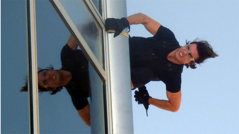 Tom Cruise làm xiếc độ cao 900m